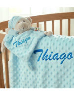 manta y dou dou bordada de Thiago